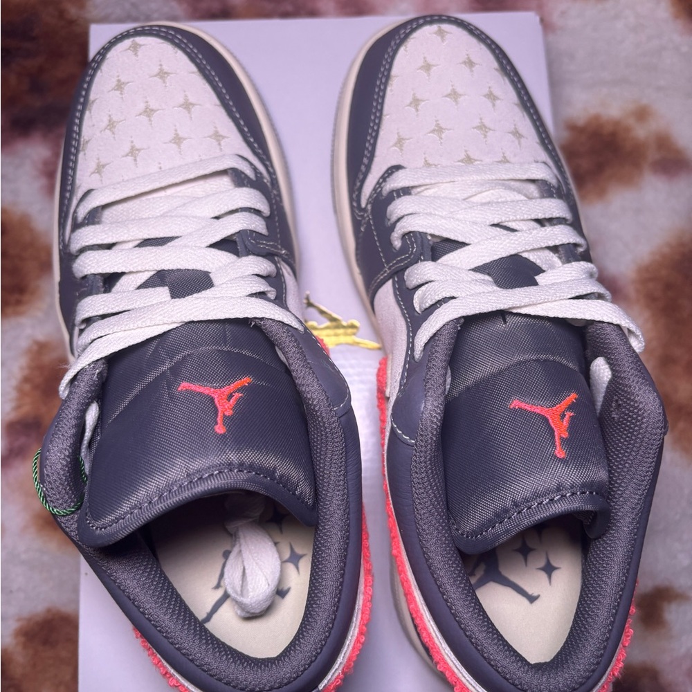 NWT WMNS Jordan 1 Low - Picture 7 of 9